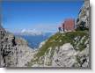 Ferrata Monte Schiara (2565m) / Un des tres nombreux bivouac (abris) perche sur les parois
