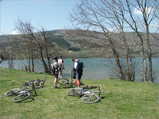 2007-04-21,12-31-40,lac de Pierre-Chatel.jpg