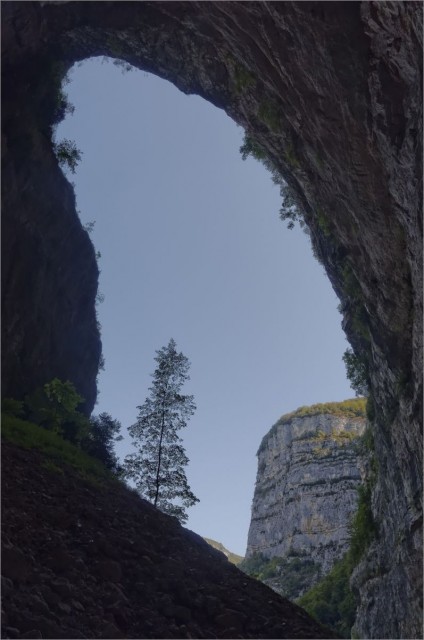 2016-09-10,10-19-13,Porche de la Grotte .jpg