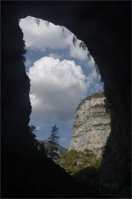 2016-09-10,15-48-13,Porche de la Grotte .jpg