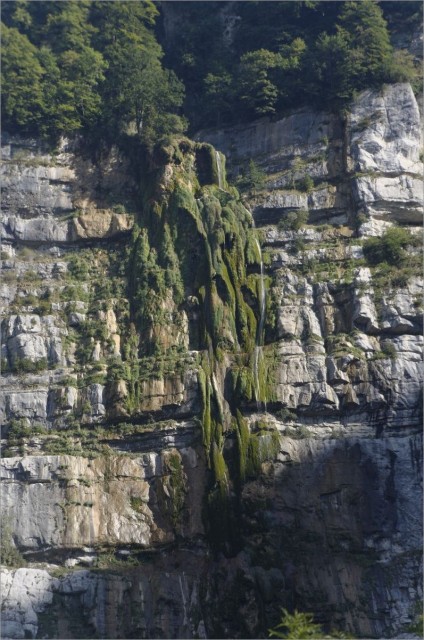 2016-09-10,16-27-12,tuf de la cascade de.jpg