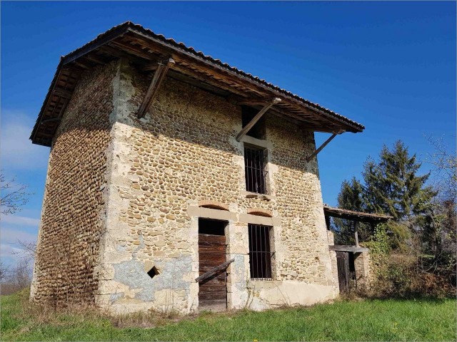 2 habitation-grange au dessus village le.jpg