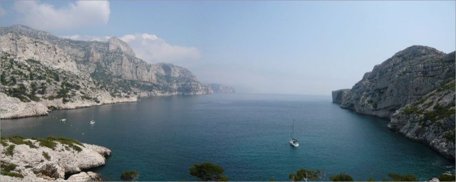 Calanque de Morgiou et cap Morgiou-c.jpg