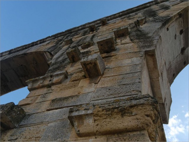 2012-04-30,18-01-33,Pont du Gard.jpg