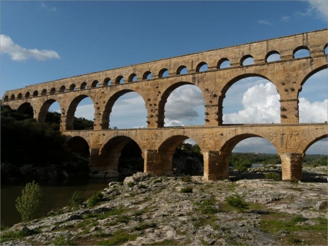 2012-04-30,18-29-10,Pont du Gard.jpg