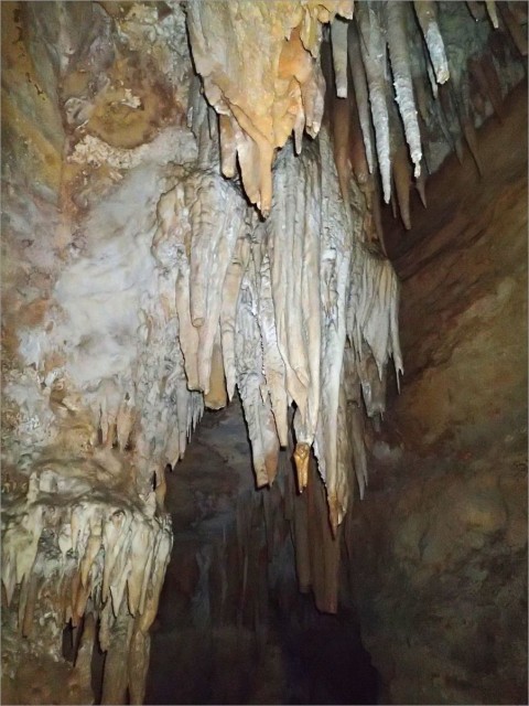 2014-05-11,10-18-42,Cap Canaille,Grotte .jpg