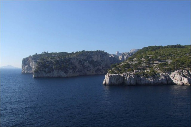 2007-11-04,13-43-30,calanque d'En Vau.jpg