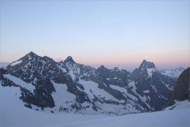 2010-06-27,05-56-43,Massif du Soreiller .jpg