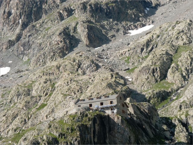 2013-08-14,17-03-55,Refuge du Glacier Bl.jpg