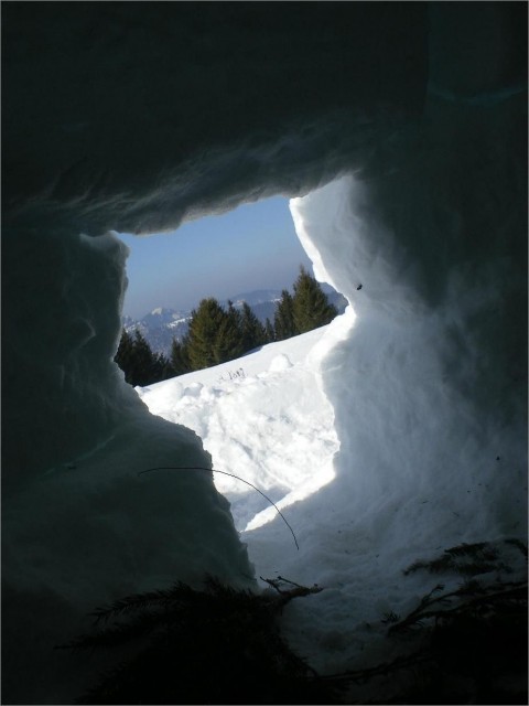 IGLOO INSIDE.JPG