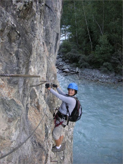 2007-09-08,09-36-16,Delphine,via ferrata.jpg