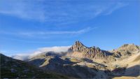 Stage encadrant alpinsime 2024-09-14: Vue sur les cerces dans la descente des aretes de la Bruyeres