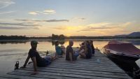 On commence l ete dans l eau ! J1 2026-06-20: L'equipe au coucher du soleil !