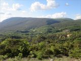 Tour du Luberon 2025-05-12: Vue sur le Grand Lubron, par lequel nous cheminerons