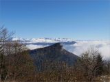 Col Vert en traversée mobilité douce 2021-11-07: Sorti des nuages, L'Eperrimont devant le Grand Serre et le Grand Armet